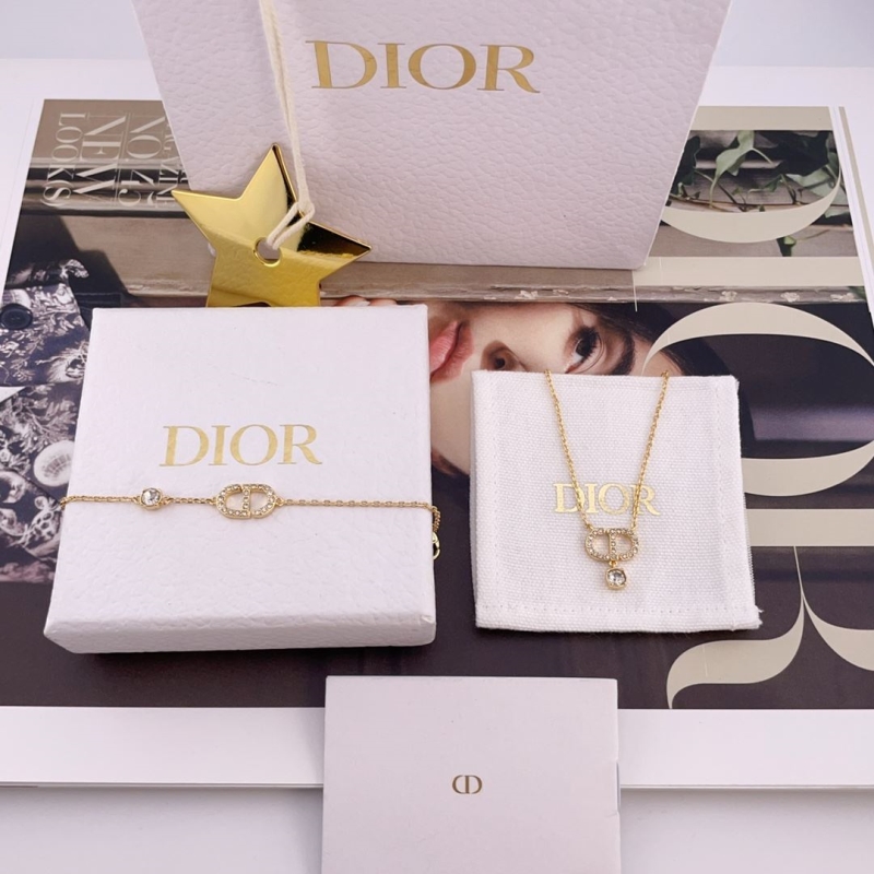 ch**an D*or necklaces